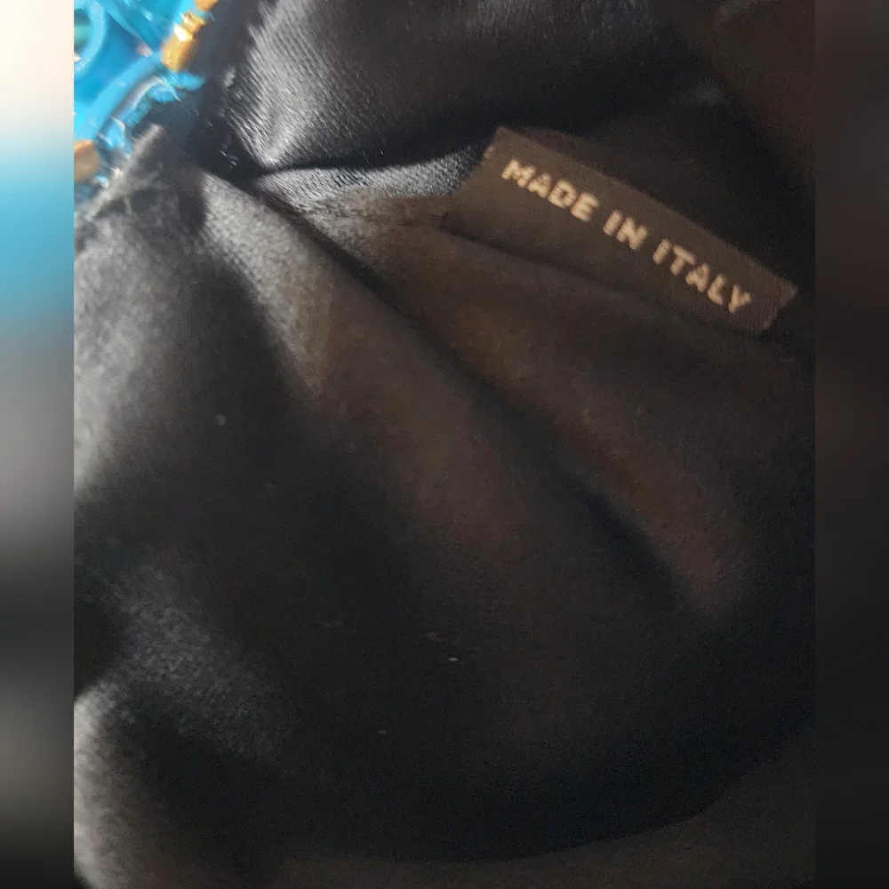 Miu Miu Pochette. Super puffy. - Picture 10 of 16